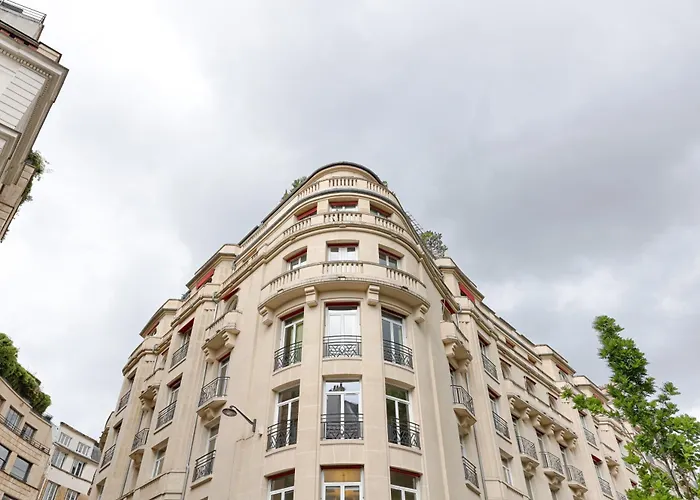 Luxury With Balcony *